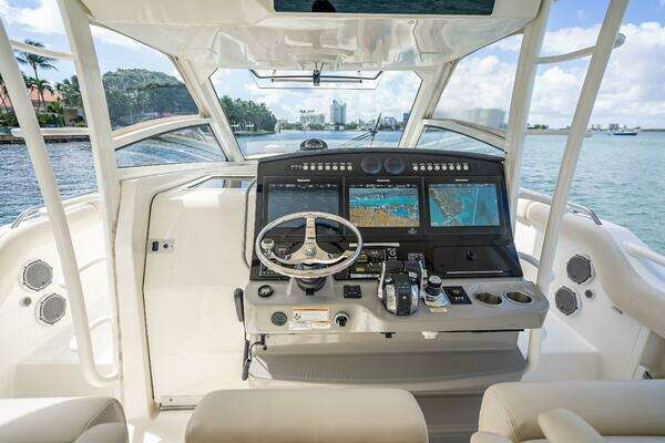 Boston Whaler  Yacht For Sale