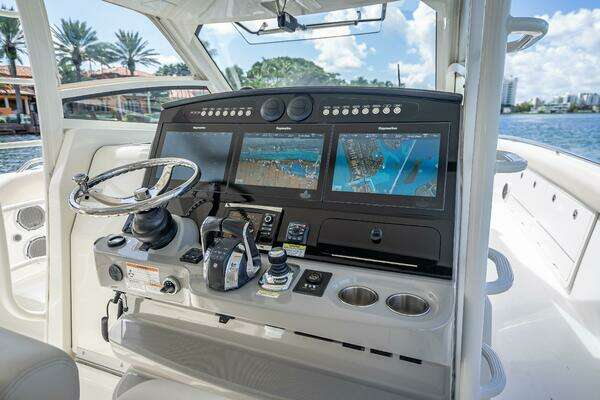 Boston Whaler  Yacht For Sale