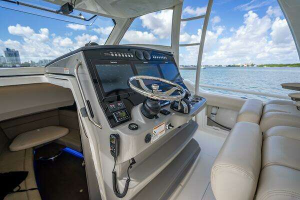 Boston Whaler  Yacht For Sale
