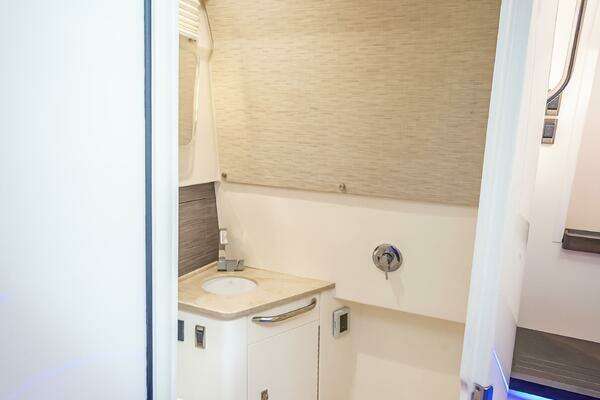 Boston Whaler  Yacht For Sale