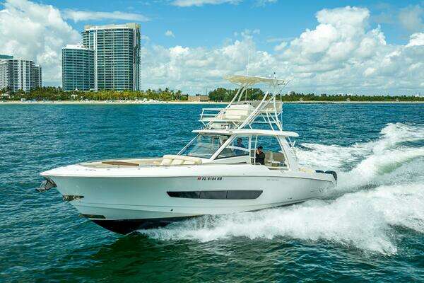 Boston Whaler  Yacht For Sale