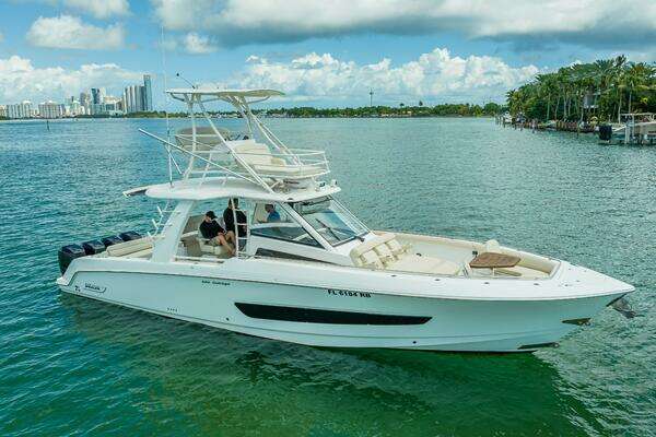 Boston Whaler  Yacht For Sale