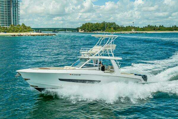 Boston Whaler  Yacht For Sale