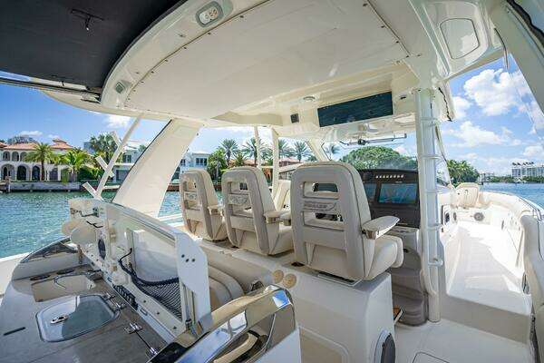 Boston Whaler  Yacht For Sale