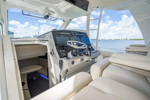 42ft Boston Whaler Yacht For Sale