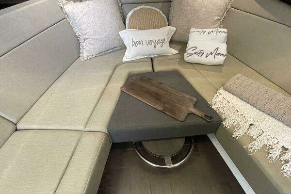 Boston Whaler  Yacht For Sale