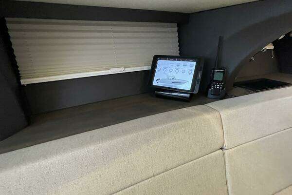 Boston Whaler  Yacht For Sale