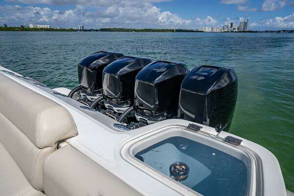 Boston Whaler  Yacht For Sale