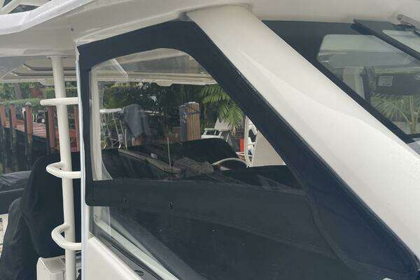 Boston Whaler  Yacht For Sale