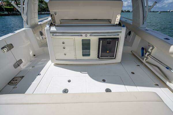 Boston Whaler  Yacht For Sale