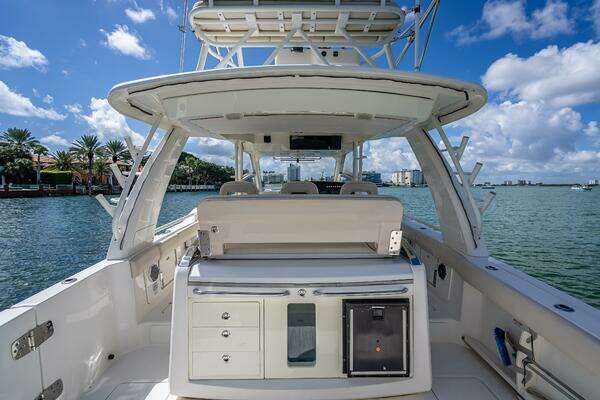 Boston Whaler  Yacht For Sale