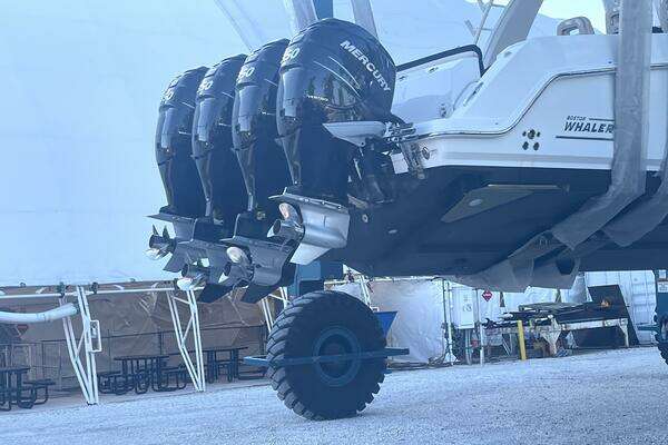 Boston Whaler  Yacht For Sale