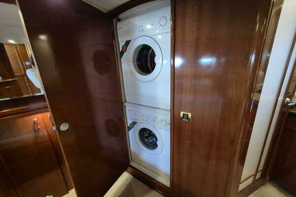 Carver 560 Voyager Yacht For Sale