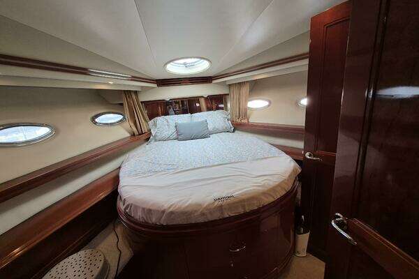 Carver 560 Voyager Yacht For Sale