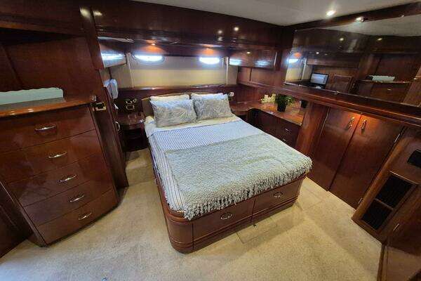 Carver 560 Voyager Yacht For Sale