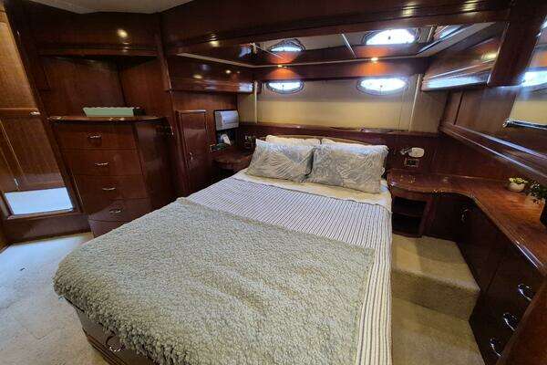 Carver 560 Voyager Yacht For Sale