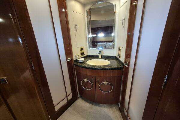 Carver 560 Voyager Yacht For Sale