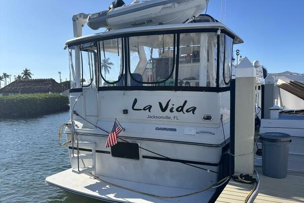 La Vida 44ft Carver Yacht For Sale