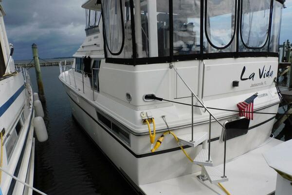 La Vida 44ft Carver Yacht For Sale