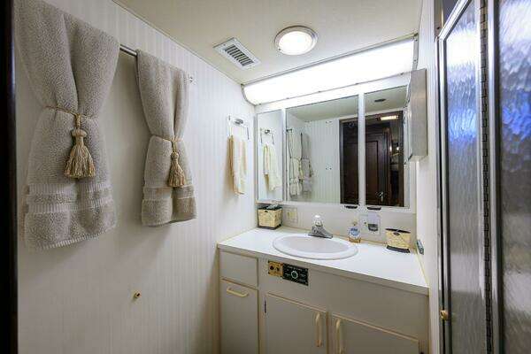 Hatteras 63 Motor Yacht Yacht For Sale