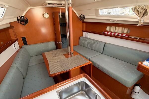 BON TEMPS 31ft Beneteau Yacht For Sale