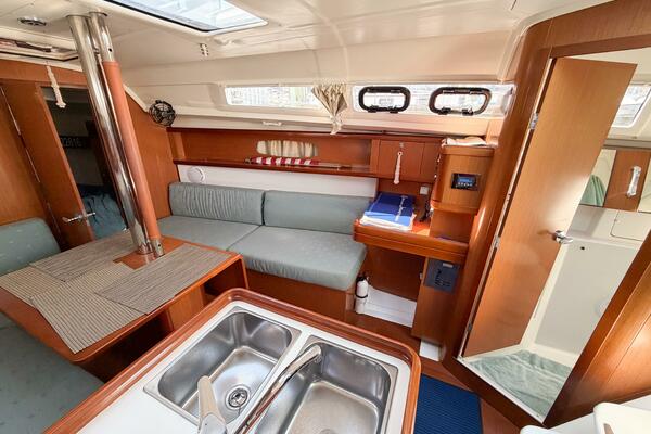 BON TEMPS 31ft Beneteau Yacht For Sale