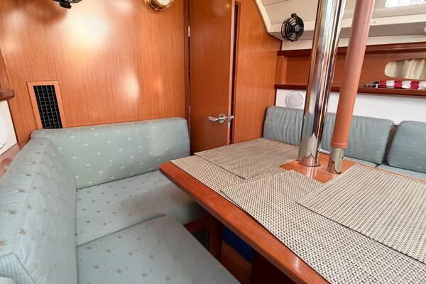 BON TEMPS 31ft Beneteau Yacht For Sale