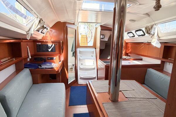 BON TEMPS 31ft Beneteau Yacht For Sale