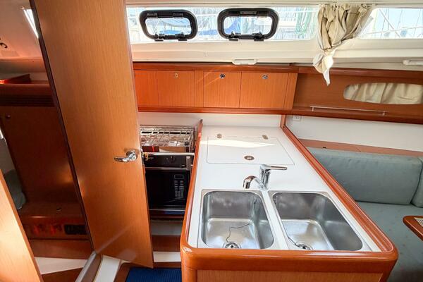 BON TEMPS 31ft Beneteau Yacht For Sale