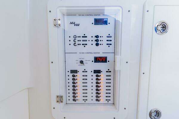 SeaVee 370z Yacht For Sale