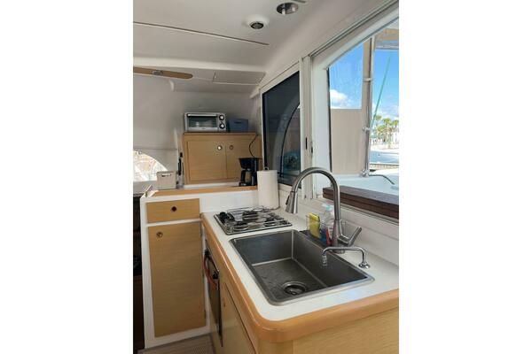 APRES SEA 38ft Lagoon Yacht For Sale