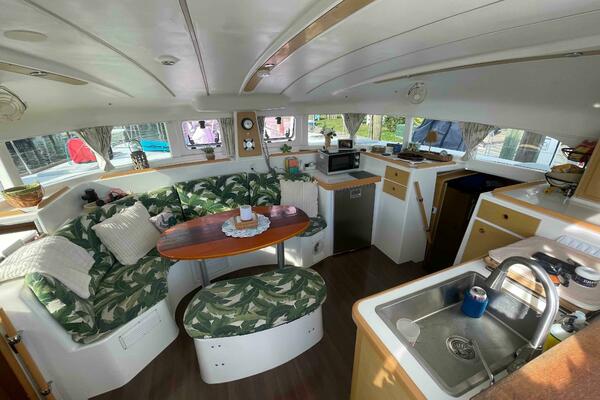APRES SEA 38ft Lagoon Yacht For Sale