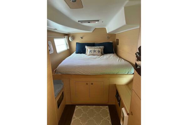 APRES SEA 38ft Lagoon Yacht For Sale