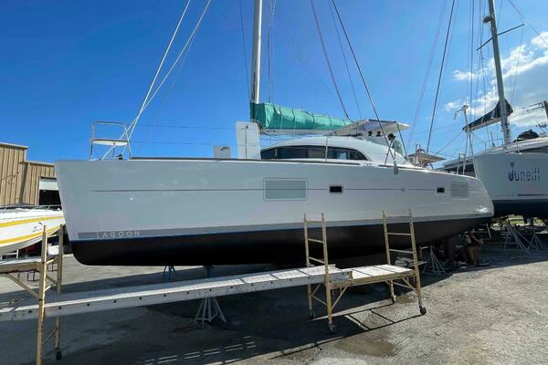 APRES SEA 38ft Lagoon Yacht For Sale