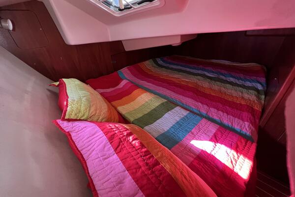 Nowhere Boat 33ft Hunter Yacht For Sale