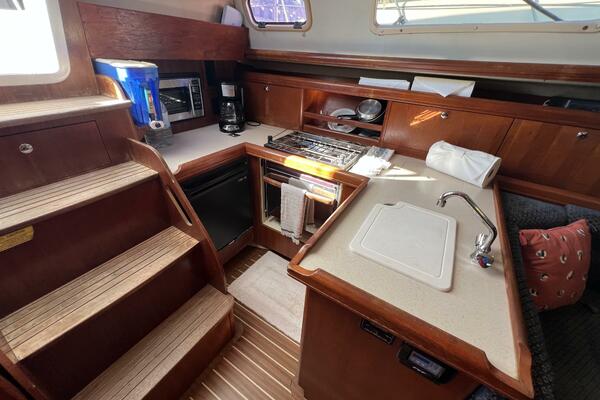 Nowhere Boat 33ft Hunter Yacht For Sale