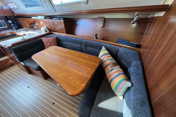 Nowhere Boat 33ft Hunter Yacht For Sale