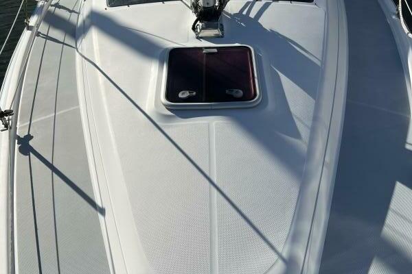 Nowhere Boat 33ft Hunter Yacht For Sale