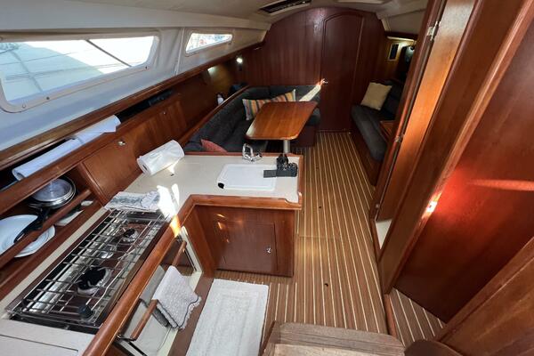 Nowhere Boat 33ft Hunter Yacht For Sale