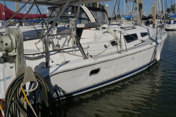 Nowhere Boat 33ft Hunter Yacht For Sale