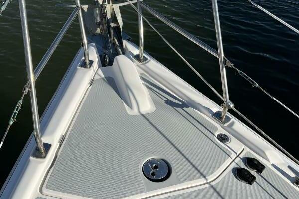 Nowhere Boat 33ft Hunter Yacht For Sale