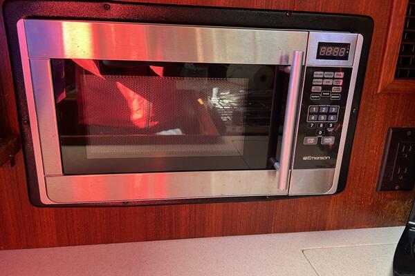 Nowhere Boat 33ft Hunter Yacht For Sale