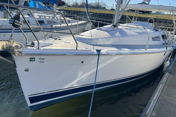 Nowhere Boat 33ft Hunter Yacht For Sale