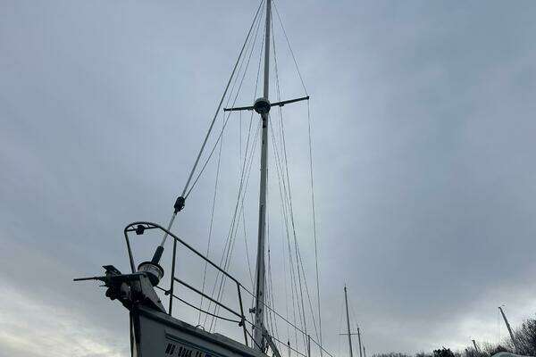 Photo of the 1985 Catalina 36 Tall Rig "Wave Walker"