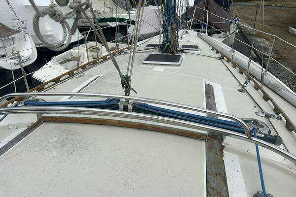 Photo of the 1985 Catalina 36 Tall Rig "Wave Walker"