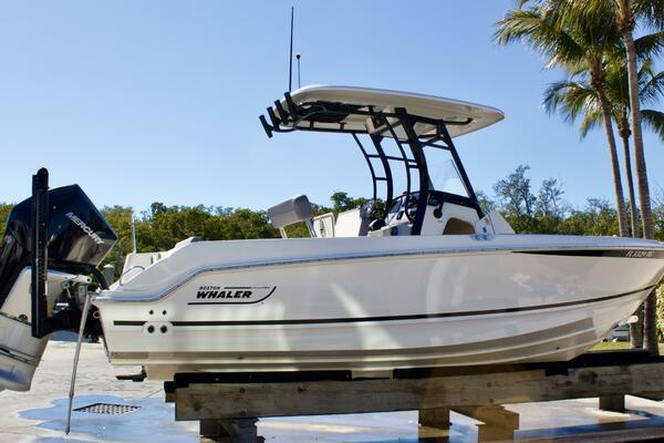 23ft Boston Whaler Yacht For Sale