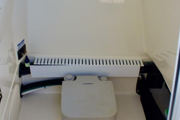 23ft Boston Whaler Yacht For Sale