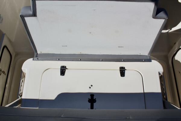 23ft Boston Whaler Yacht For Sale