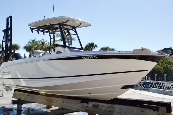 23ft Boston Whaler Yacht For Sale