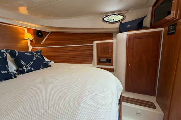 Pivot 34ft Back Cove Yacht For Sale